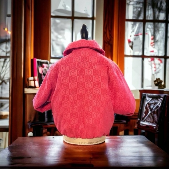 Urban outfitters winter jacket. Pink patterned peace signs all over. Gently worn - Picture 6 of 16